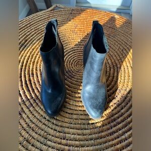 UGG AUSTRALIA POPPY BLACK LEATHER 3” HEELED ANKLE / CHELSEA BOOT size 8